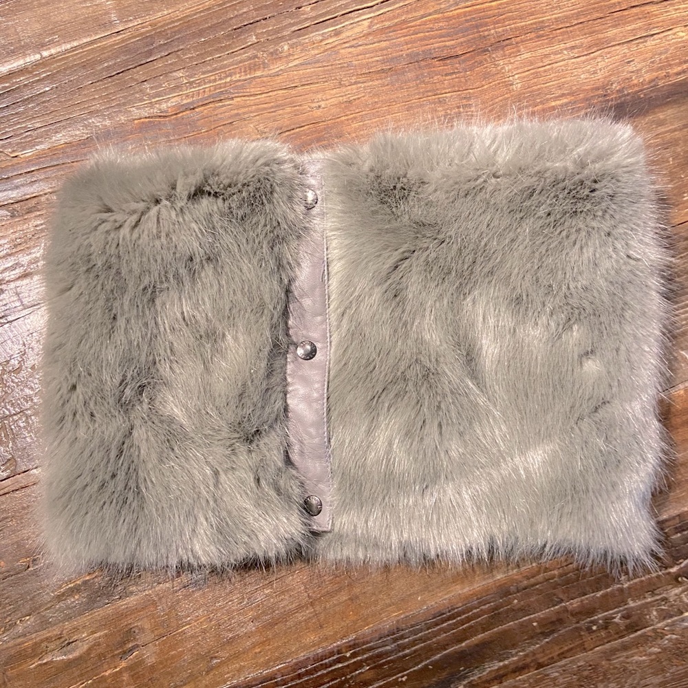Lux Banana republic faux fur scarf